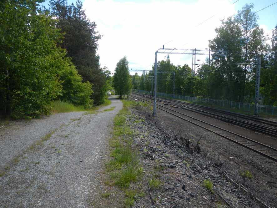 (Kuva: Tampere Paasikiventie 2015: 3) Paaluvälillä 5200 5300 linjaus kulkee osittain harjun metsäisessä rinteessä.