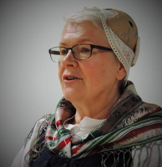 Puku kaikkiin juhliin On vain yksi tilaisuus, johon ei voi mennä kansallispuvussa, akateeminen juhla kuten promootio.