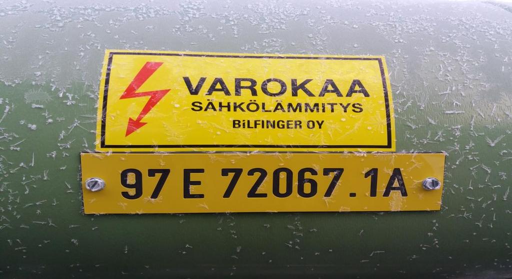 15 paikoista ja merkinnät tulee sijoittaa näkyville paikoille, mikä helpottaa lämmitetyn kohteen löytämistä. Kuva 11. Esimerkki varoitustarrasta sekä sähkölämmityspiirin tunnuksesta [13.] 6.