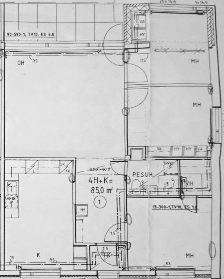 TUTKIMUSRAPORTTI 20 POHJAKUVAT: Huoneisto A 1 Touhula Makuuhuone 2 RA x = Rakenneavaus RA 2 RA 1 MN 1 MN x = Materiaalinäyte Listoja raotettiin ja rakenteissa havaittiin epätiiveyttä Makuuhuone 1