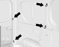 tavaratilan lattiaverkolla. Kiinnityssilmukat saattavat sijaita auton lattiassa ja/tai sivuseinässä.