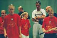 Naisten nelinpelin voittivat Venus ja Serena Williams ja miesten nelinpelin Mark Woodforde ja Todd Woodbridge. Elokuu Vuoden toinen osavuosikatsaus julkistettiin 3.8.
