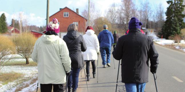 ammattilaisten että kokemusasiantuntijoiden puheenvuoroja.