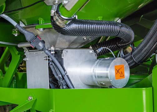 Hyvin tehokas ja erityisen hiljainen syöttöpuhallin on varustettu hydraulisella käytöllä kierrosluvun portaattomaan säätämiseen.