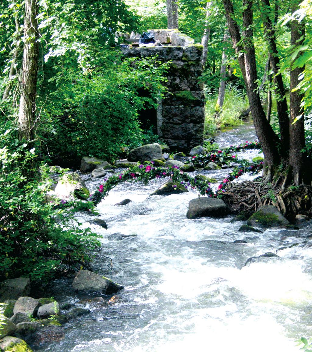 Vanha Kauttua vesivoiman kupeessa Vanha Kauttua on syntynyt runsaan 320 vuoden aikana raudan ja paperin jalostuksen ympärille.