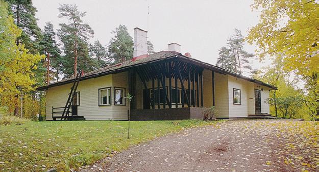 Pekka Korvenmaa: Alvar Aalto Kauttualla Alvar Aalto ja Ahlström-yhtiön johtaja Harry Gullichsen aloittivat yhteistyön Sunilan sellutehtaan ja sen asuinalueen suunnittelussa 1935.