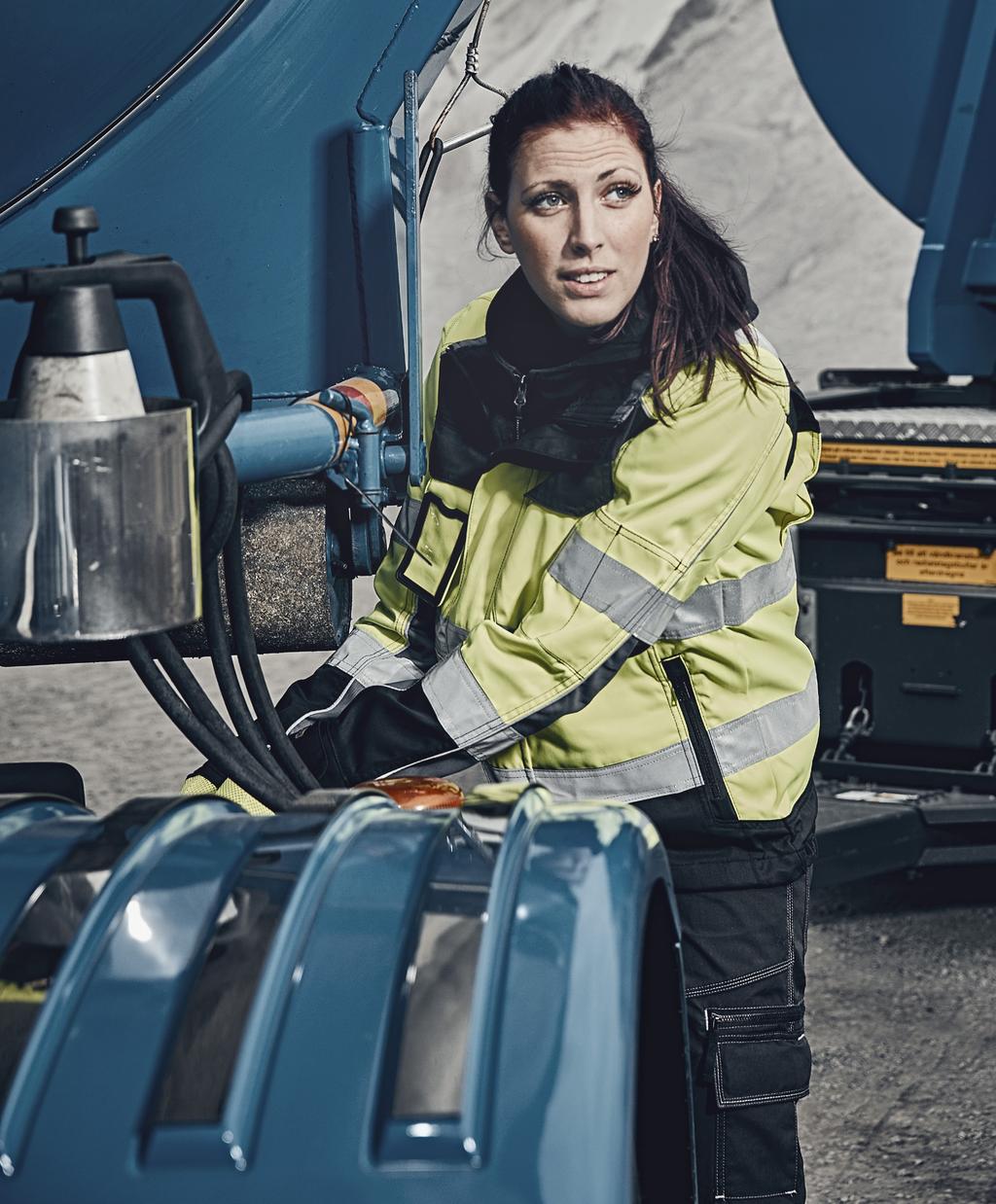 BLÅKLÄDER KEVÄT 2016 WORKWEAR MAGAZINE KULJETUS & TEOLLISUUS ELÄMÄÄ TIEN PÄÄLLÄ LUE VIOLAN TYÖPÄIVÄSTÄ, SIVU 12-13