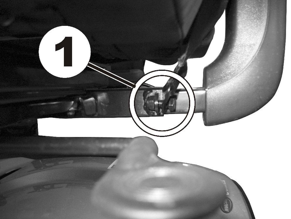2 Rollaattorin kiinnike Lisätarvikkeet Mopoon voidaan asentaa lisävarusteena rollaattorin kiinnike Vain seuraavia Invacaren hyväksymiä rollaattoreja voidaan kuljettaa kyseistä