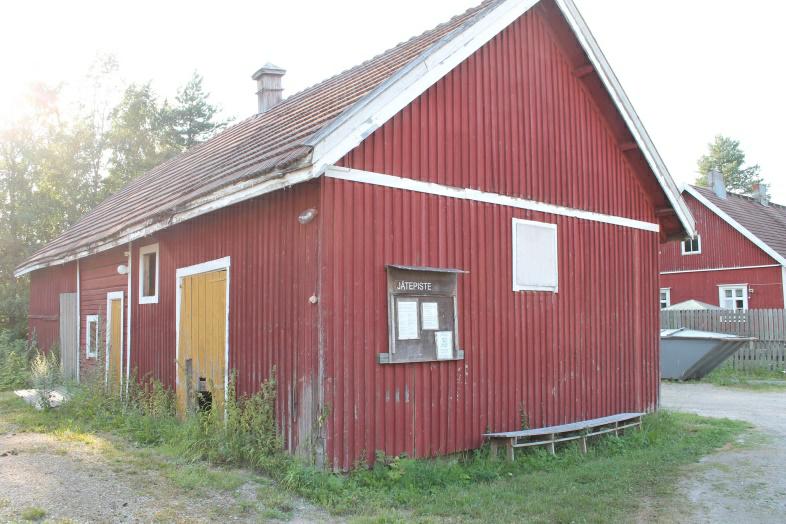 com/suinulankylayhdistysry Ennen ja jälkeen remontin ulkovaraston ilmeen muutosta Suinulan kylätalolla Uusia ovia tehtiin veistosalissa 10 kpl alusta loppuun.