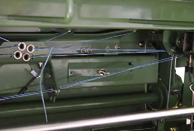 Pos: 56.05.2 /BA/Bedienung /Rundballenpresse/Garnbindung Comprima/Garn führen nach Garnrollen_Bild_Comprima @ 342\mod_43338076088_7.docx @ 2593076 @ @ Pos: 56.05.23 /BA/Bedienung /Rundballenpresse/Garnbindung Comprima/Garn führen nach Garnrollen2_Bild_Comprima @ 342\mod_4334200876_7.