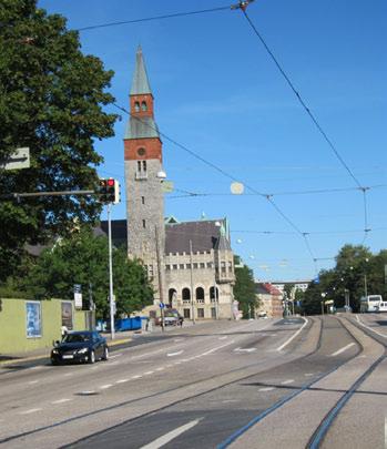 Rakennetun ympäristön historialliset maamerkit ja näkymäakselit antavat maisemalle erityisarvon. Helsingin kantakaupungin niemi asettuu ulkosaariston reunalle.