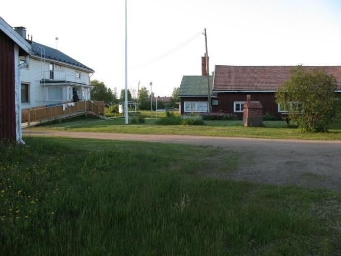 2.6 Pello (Mäkituomas 2) Ajoitus: Tyyppi: historiallinen kylätontti Yhtenäiskoordinaatit: p: 7412314, i: 3366693, z: 84 Peruskartta: 2623 10 Historialliset kartat: Kuvaus: Hackzell 1792/1793 (Pello),