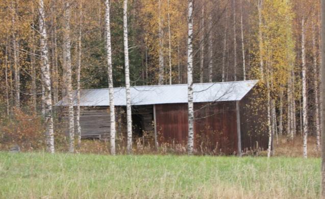 viemärilinjan pohja (lila väri), joka erottuu hyvin ilmakuvassa
