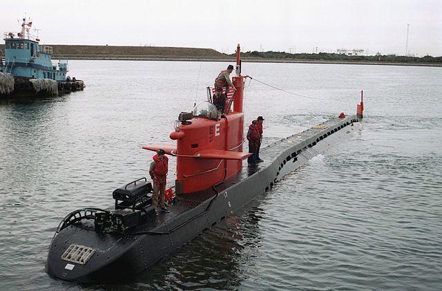 41 Ydinsukellusvene sopii myös tutkimussukellusveneeksi. Etuina olisivat pitkät sukellusajat, riippumattomuus merenkäynnistä ja vain hyvin pieni riippuvuus tukialuksesta sukelluksen aikana.