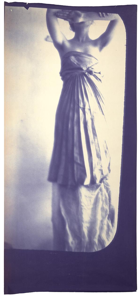 TEHTÄVIÄ OPPITUNNEILLE: LUOKAT 7 9 Francesca Woodman, Caryatid (study for Temple Project), New York, 1980 George and Betty Woodman kuvatkaa ne.