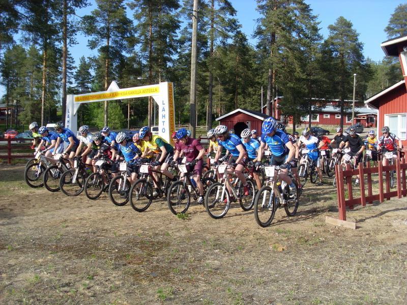 KILPAILIJA Tarvitaan tavoite: Askelmittari / aktiivisuusmittari Tapahtuma / kilpailu Aikatavoite - kilometritavoite Tarvitaan valmentaja: Liikkuja haluaa tulla nähdyksi.