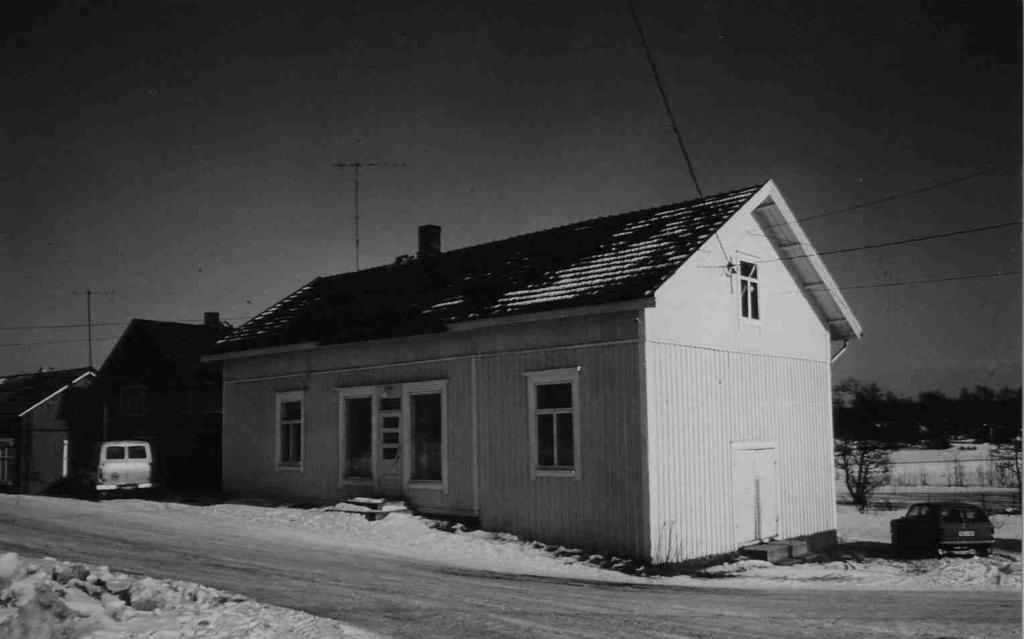 178 Osuusliike Kansa Osuusliike Kansan Sataman kauppa sijaitsi aivan parhaalla paikalla Snellmanin kauppaa vastapäätä. Siinä on toiminut E-myymälä, Kansan kauppa 2000 m2 tontilla.