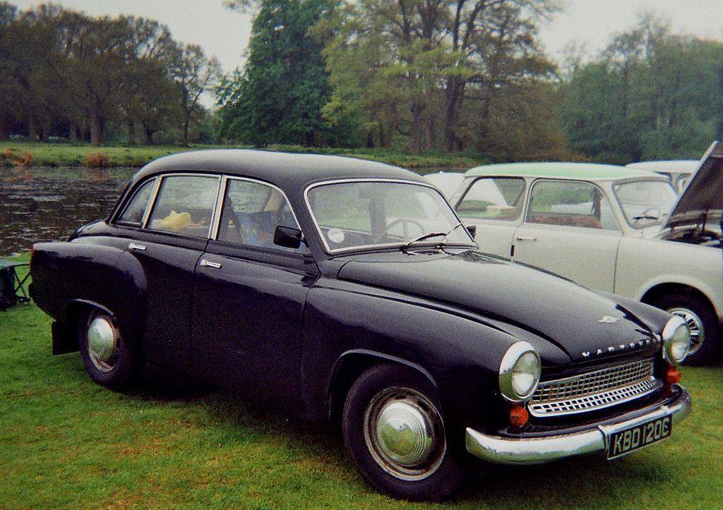 Tässä vielä 1965 Wartburg 311 (991 cm 3 ). Jos tuon maalauttaisi metallivärillä tai helmiäisvärillä, niin olisi komia peli.