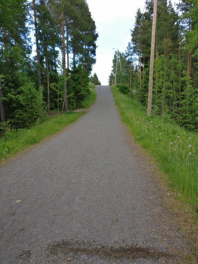 rinteen reunalla heittopaikasta vasemmalla.