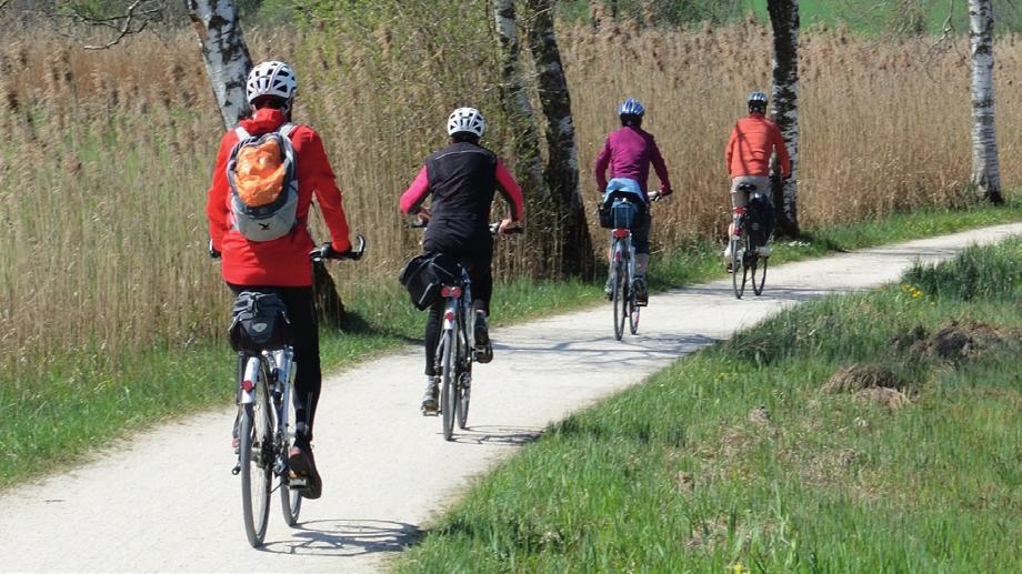 Pilpan villi kattaus osallistujille: Ohjattu luontopolkuretki Kolmisopen ryhmäpuutarhan parkkipaikalta Pilpantien puomilta klo 13 ja 15 Lapsille temppurata, pihapelejä ja muuta kivaa klo 15-17