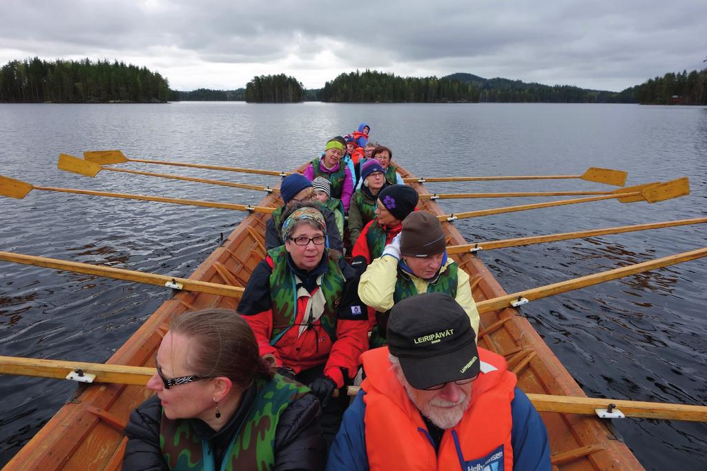 Puijon Latulainen 2/2017 Talvesta kesään Kuva: Risto Häyrinen Kirkkoveneellä soudettiin Etelä-Konneveden kansallispuistossa viime keväänä.