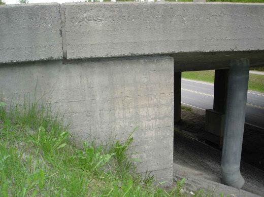 TAPEREEN AATTIKORKEAKOULU TUTKINTOTYÖ 8 (58) Rakennustekniikka, talonrakennustekniikka Jetta Uotila Tulevan Sarankulman risteyssillan vieressä sijaitsee jo olemassa oleva silta, joten ulkonäöllisesti