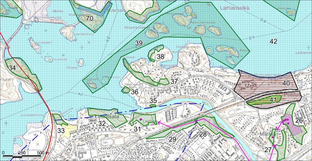 34. Hyötiönsaaren itäosan metsä Osittain selvitysalueella sijaitsevassa Hyötiönsaaren itäosassa on varttunutta lehtipuuvaltaista sekametsää. Tien varressa ja rannassa on kalliokumpareita.