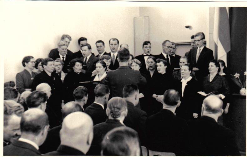 Kuva on Pirkkalan koulun vihkiäisistä vuodelta 1958.