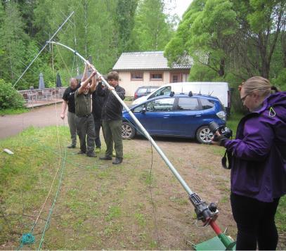 Pimeyden hiljalleen laskeutuessa palattiin majoituspaikassa jälleen digimodejen ääreen ja vaihdeltiin tarinoita ja kokemuksia. 17 Sunnuntai 18.6.