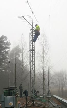 Masto seisoi tyhjänä katolla huhtikuun loppupuolelle saakka, kunnes sekin saatiin alas.
