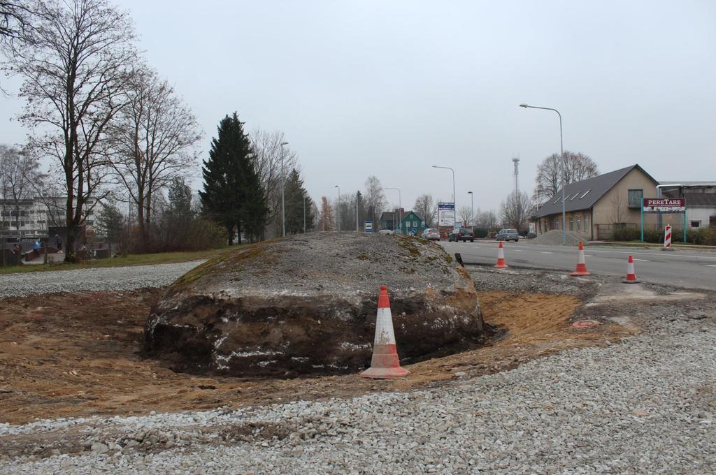 Kalevipoja Luisukivi e Hundikivi e Kõpsoni