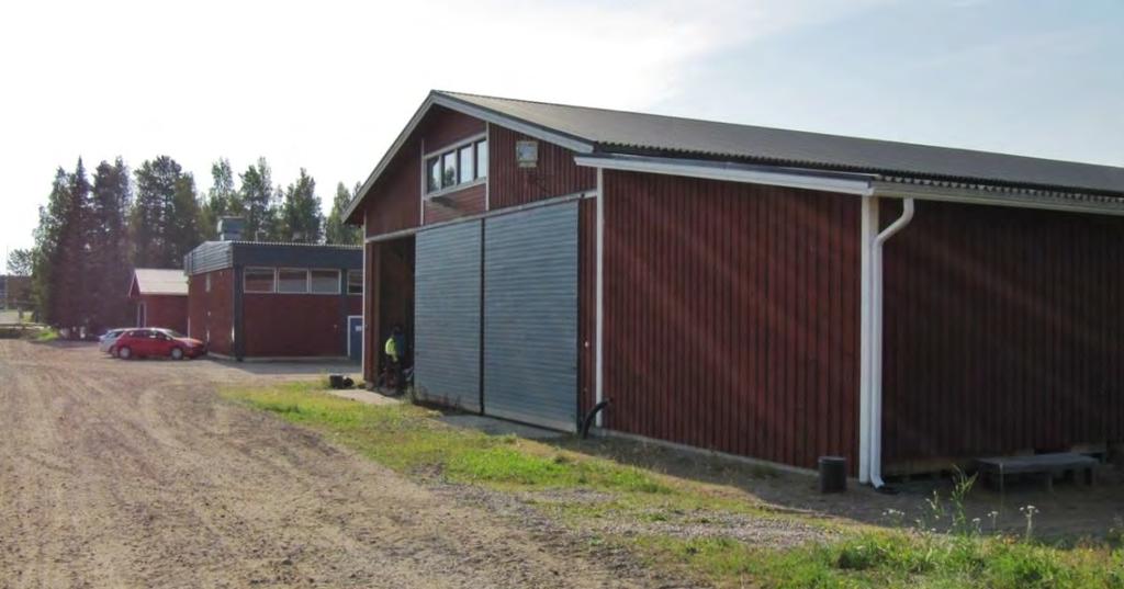 FCG SUUNNITTELU JA TEKNIIKKA OY Raportti 75 (83) Kattomuoto harja Kate konesaumattu pelti Ulkovuoraus pystylauta Ulkovärit punamulta, valkoiset puitteet, savunharmaa