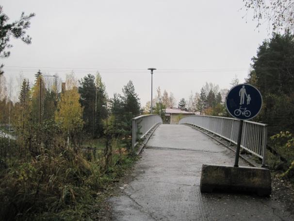 ongelmana on alueen jäsentymätön katuverkko, mistä johtuen asuntokatujen kautta