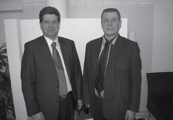 yhdistys Yhdistyksen uusi puheenjohtaja eversti Heikki Bergqvist (vas) ja väistyvä puheenjohtaja Ari Rautala Matti Heinänen, Jukka Korhonen, Matti Kulmala, Ahti Lappi, Eero Lapinleimu, Mauri Lasonen,