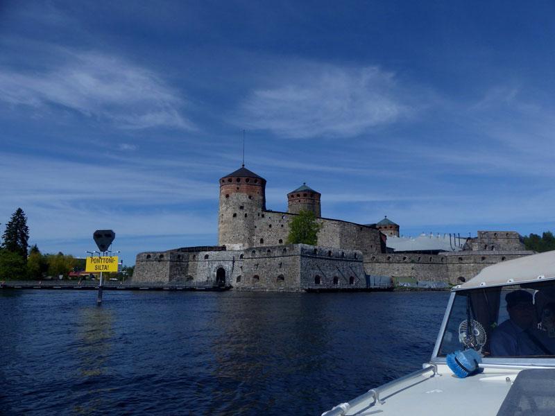 DISCOVER55 SENIORIMATKAILUHANKKEEN PÄÄTÖSSEMINAARI SAVONLINNASSA Savonlinnan päätösseminaari oli jaettu kahteen osaan, josta ensimmäisessä esiteltiin hankkeeseen osallistuneet matkakohteet ja