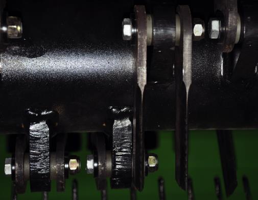 Pos: 120.12 /BA/Wartung/Groß packenpressen/vor bauhäcksler PreC hop/messer wechsel /Messer wechsel am Schneidr otor @ 94\mod_1328024420880_71.