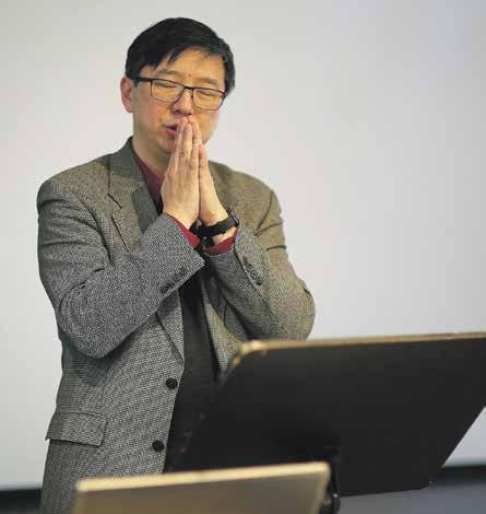 Lähde 4/2017 15 William Tsui on perheensä ensimmäinen kristitty HAASTATTELU TWR:n Radioseminaarin (SOTA) johtaja William Tsui, 61, muutti Kanadaan 17-vuotiaana vuonna 1973.
