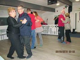 joskus tapahtuisi. Tämä alueelle hankittu laite on hengenpelastaja jos sydän potilaalla pysähtyy. Iltapäivällä oli lapsilla omat karaoketunnit.