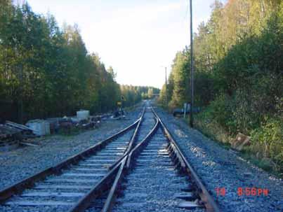Matkustajajunan ajo suurella nopeudella väärässä asennossa olleeseen vaihteeseen Kolhossa.Kuva ratapihalta matkustajajunan tulosuuntaan. Figure 4.
