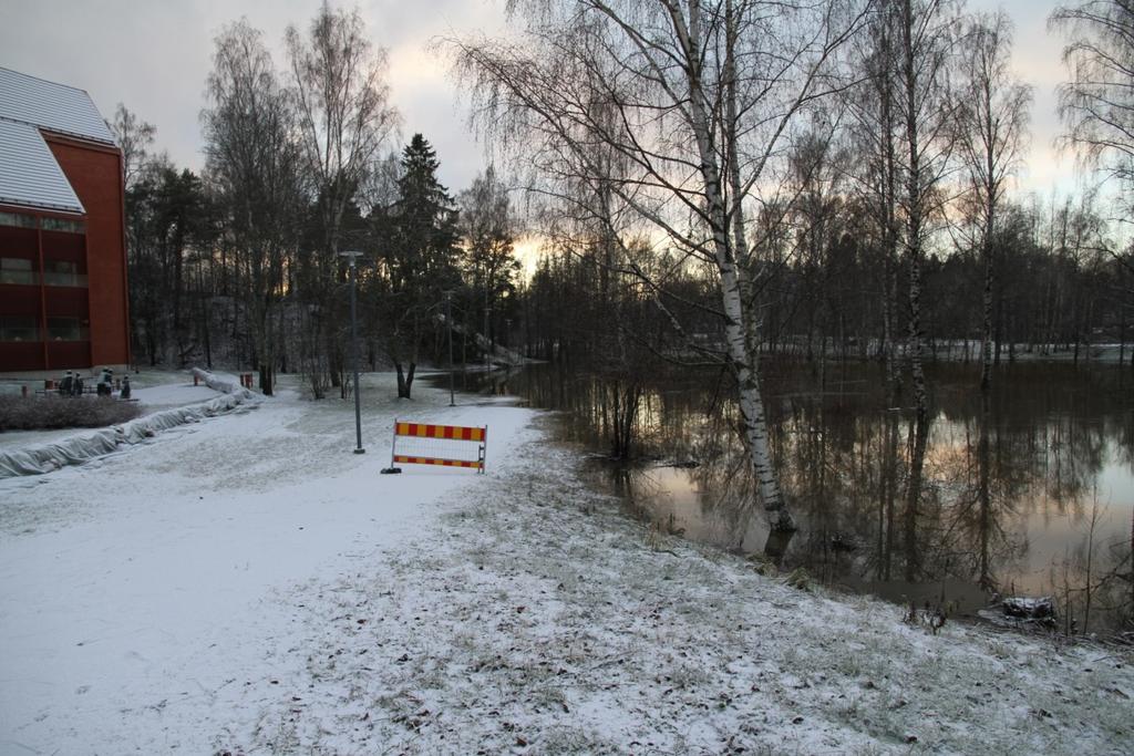 TULEVIA TOIMENPITEITÄ Tulvavaara- ja riskikartat Rakentamiskorkeussuositusten päivitys Helsingin ja Espoon rannikkoalueen tulvariskien hallintasuunnitelma Espoonjoen