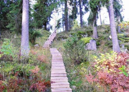 Käräjämäellä 500-luvun päällikön hauta Kivikaudella Käräjämäki oli asuttu saari. Perimätiedon mukaan käräjäympyräksi arveltu muodostelma onkin rautakauden hauta.