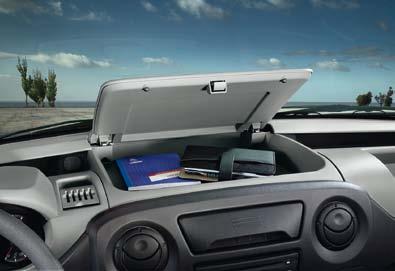 Opel Movanon ohjaamo, istuimista ergonomisesti sijoitettuun vaihdetankoon ja säädettävään ohjauspyörään, on suunniteltu pitämään sekä kuljettaja että auto tien päällä