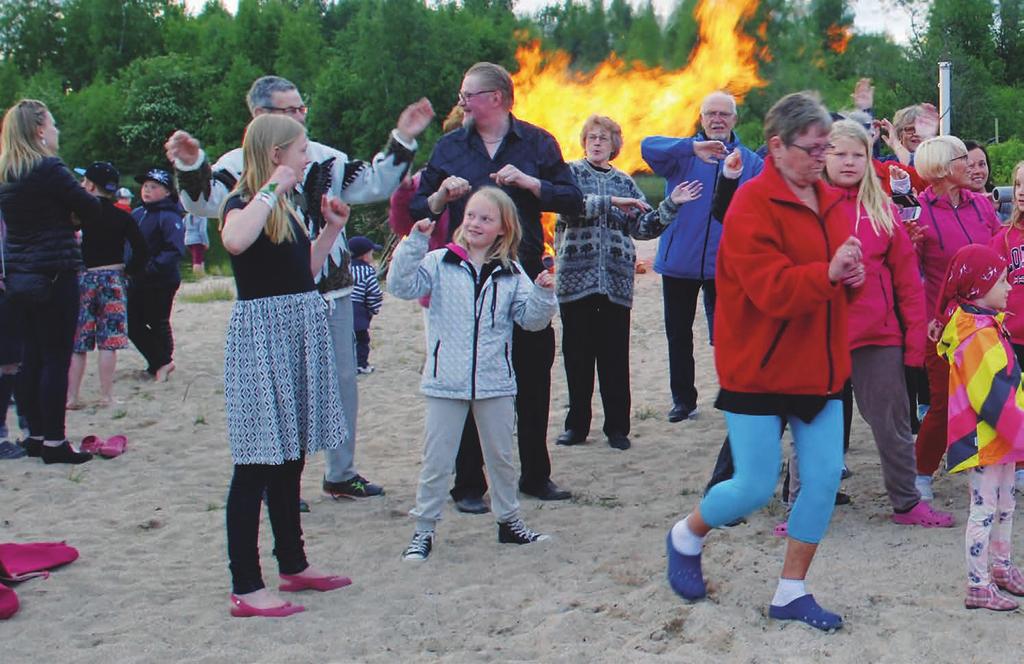Hietsun hiekalla Juhannus hurmasi Juhannus, keskikesän suuri juhla, on suomalaiselle tärkeä. Halutaan olla veden äärellä, luonnossa.