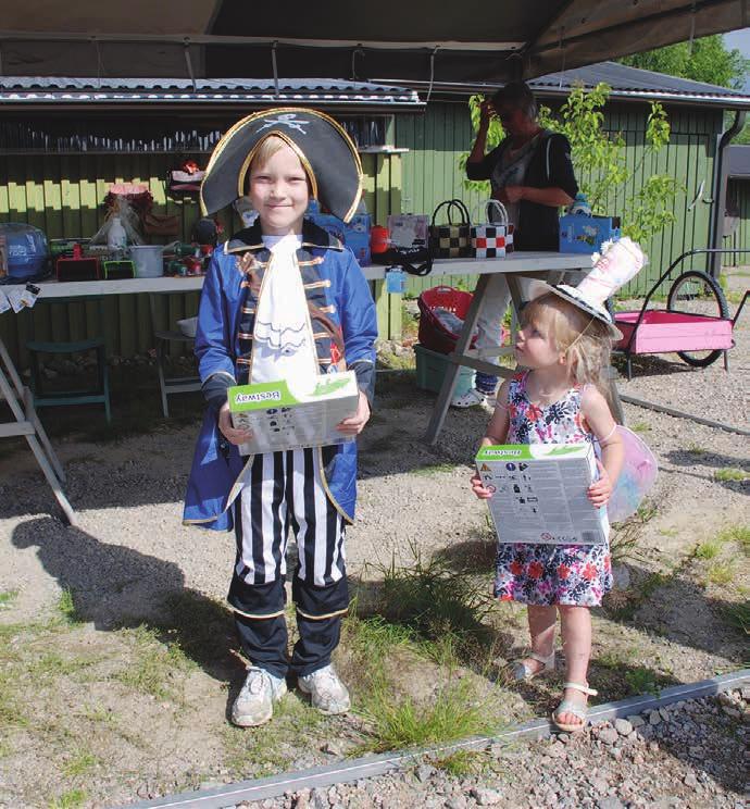 Hauskat hatut Heinäriehassa Hietasaaren perinteisessä heinäkuun Heinäriehassa tänä vuonna ei käyty pukukisaa, vaan