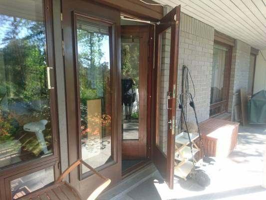 Ovien uusiminen on käyttömukavuuden kannalta suositeltavaa, mutta kunnon puolesta tälle ei ole tarvetta.