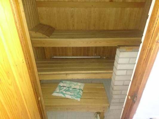 Asunnoissa havaittiin paikoin normaalia käytöstä ja ikääntymisestä johtuvaa pinnoitteiden kulumaa.