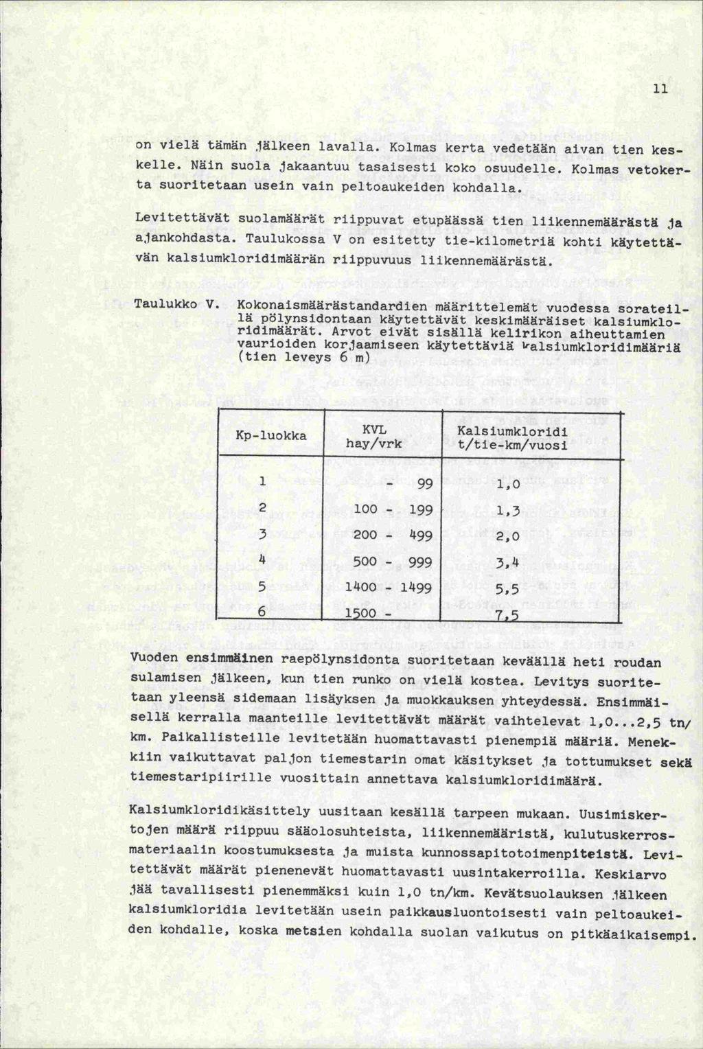 11 on vielä tämän jälkeen lavalla. Kolmas kerta vedetään aivan tien keskelle. Näin suola jakaantuu tasaisesti koko osuudelle. Kolmas vetokerta suoritetaan usein vain peltoaukeiden kohdalla.