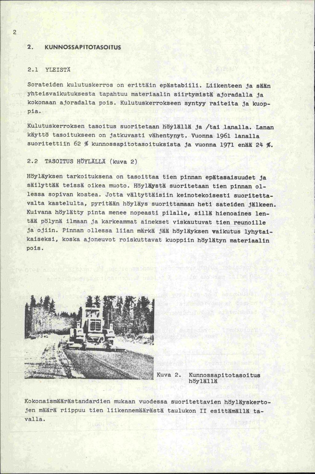 2 2. KUNNOSSAPITOTASOITUS 2.1 YLEISTÄ Sorateiden kulutuskerros on erittäin epästabiili. Liikenteen ja sään yhteisvaikutuksesta tapahtuu materiaalin siirtymistä ajoradalla ja kokonaan ajoradalta pois.