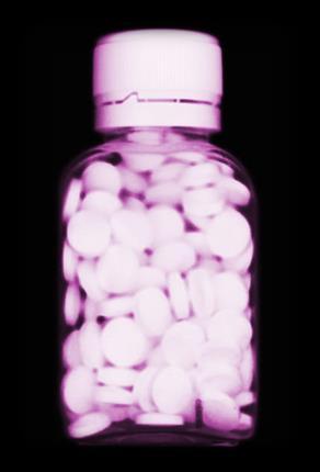 3. Aspiriinin historiaa Jo Hippokrateen kirjoituksissa kerrotaan pajun kuoresta tehdyn jauheen lievittävän kipua, kuumetta ja päänsärkyä (salix, paju). Pajun kuori sisältää salisiini-nimistä ainetta.