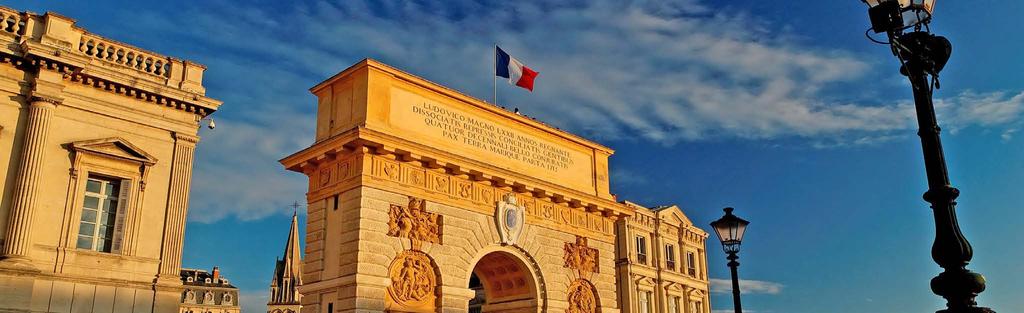nähtävyyksiä Place de la Comedie Montpellierin keskipiste on Place de La Comedie -aukio. Aukio on todellinen kaupunkilaisten olohuone ja kohtauspaikka.